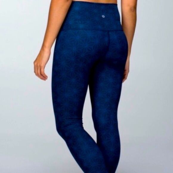 ♥️ Lululemon Wunder Under Crop Sashiko Cross Inkwell Size 6 - Picture 4 of 12